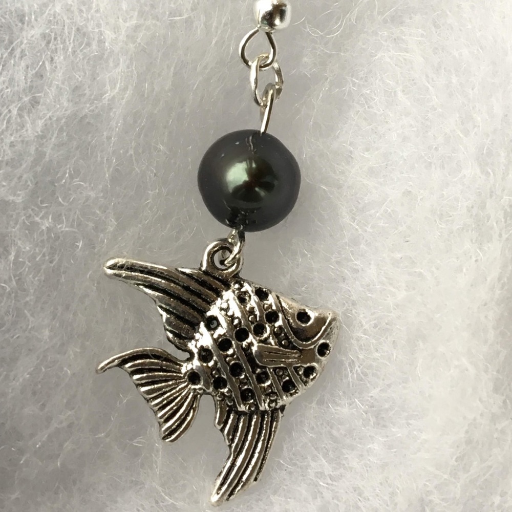 Black Pearl Angelfish Dangle Earrings - Picture 5 of 8
